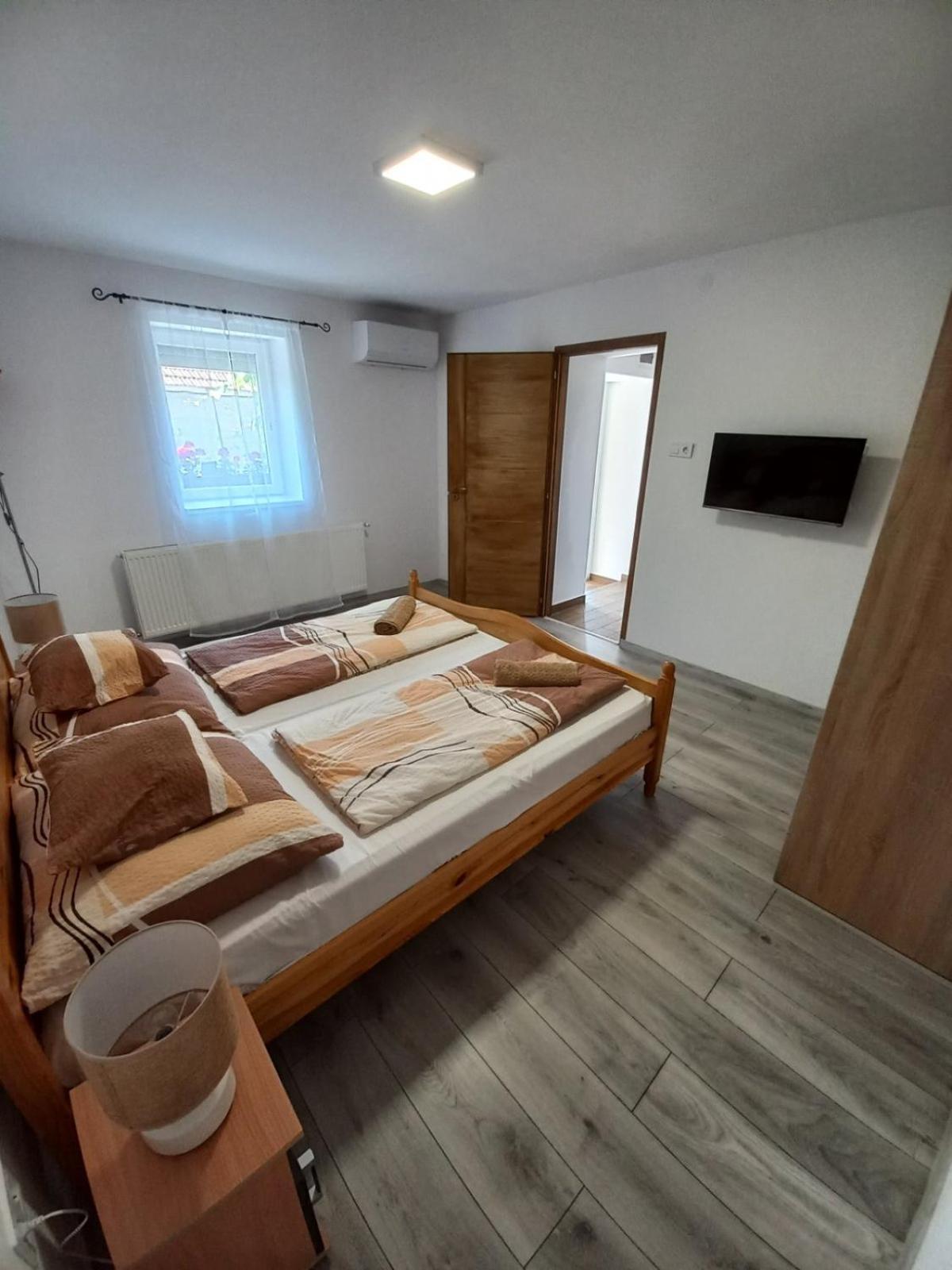 Oazis Apartman ชารอชปาตัก ภายนอก รูปภาพ