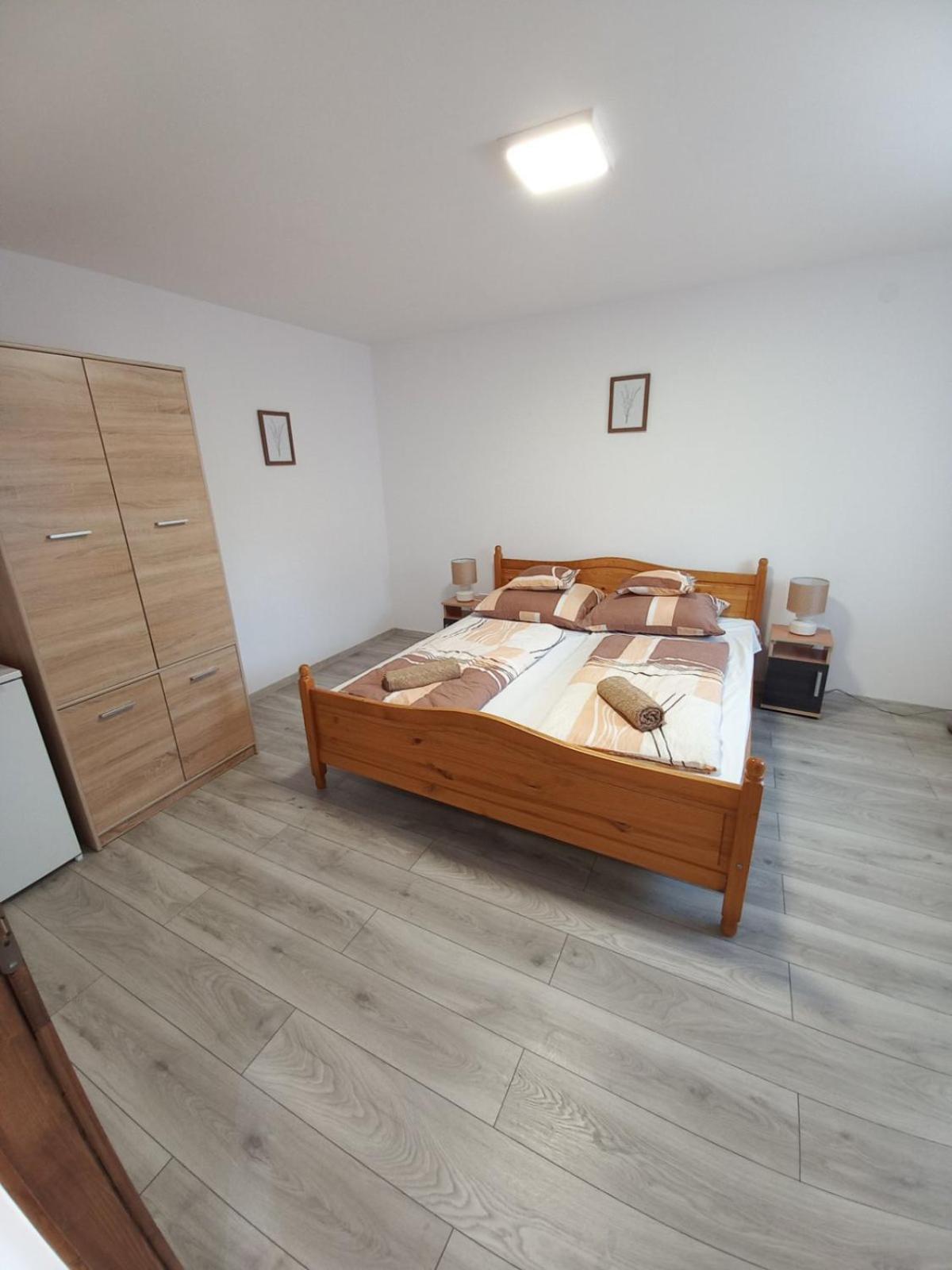 Oazis Apartman ชารอชปาตัก ภายนอก รูปภาพ